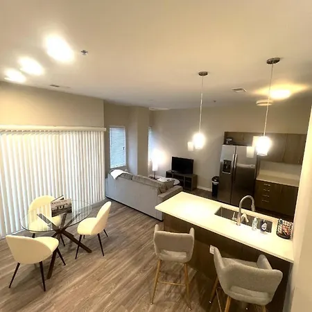 End Of Summer Deals!! Modern 2 Bed 1 Bedroom In Heart Of Midtown Kansas City!